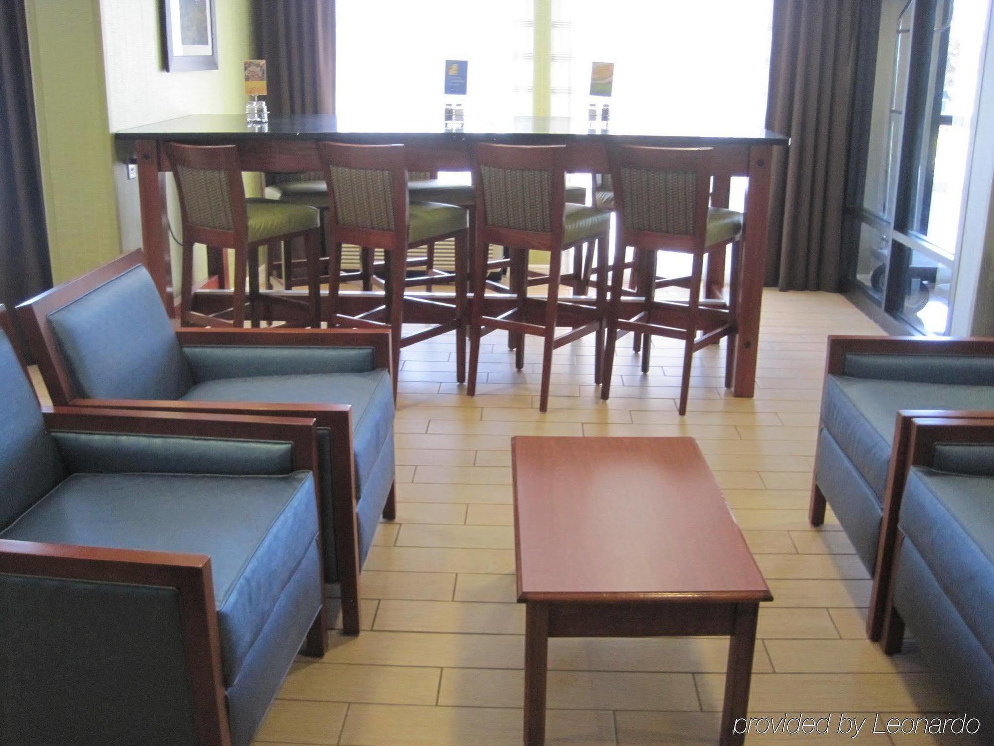 Holiday Inn Express & Suites Allentown-Dorney Park Area By Ihg Restaurant photo