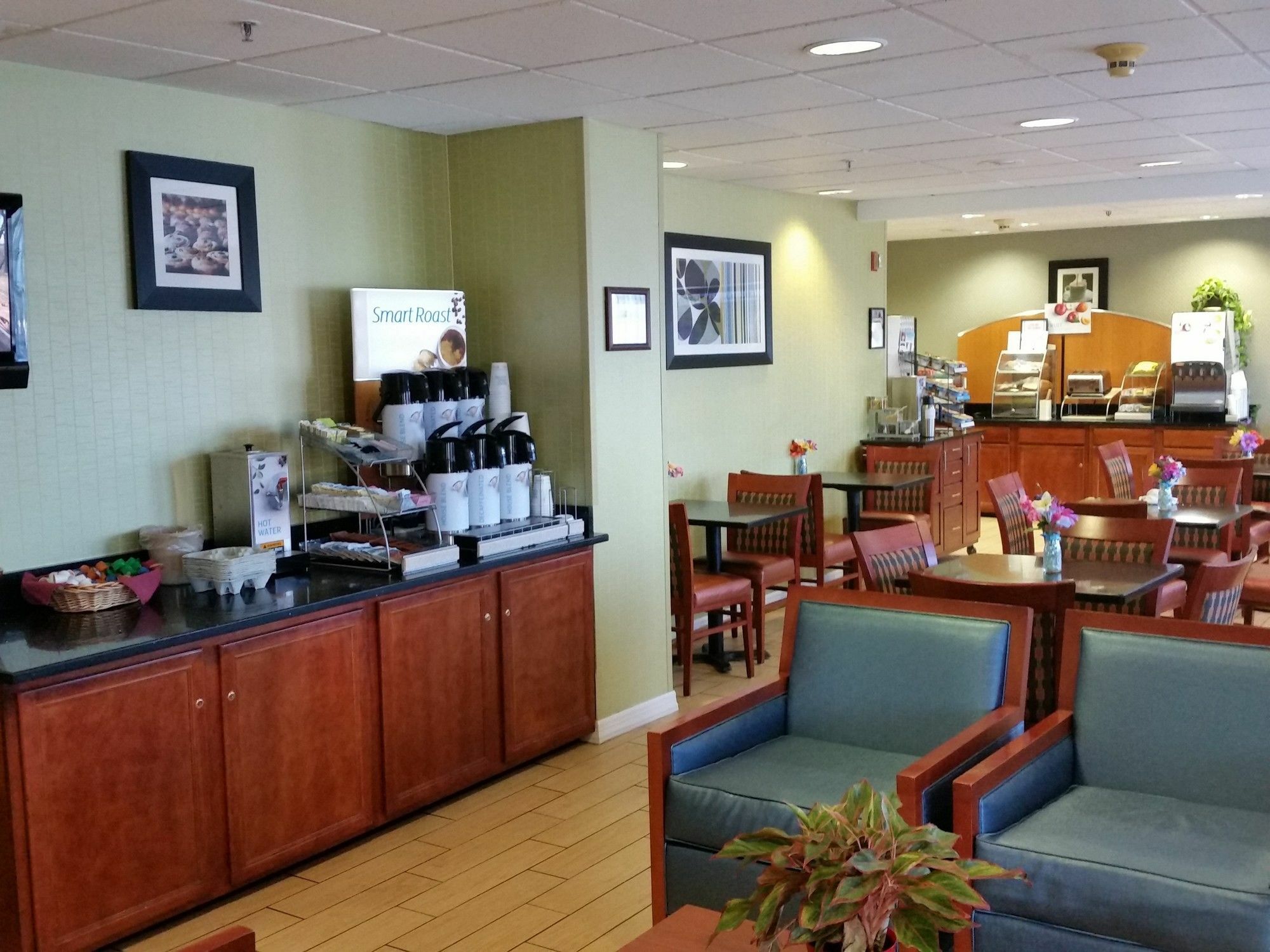 Holiday Inn Express & Suites Allentown-Dorney Park Area By Ihg Exterior photo